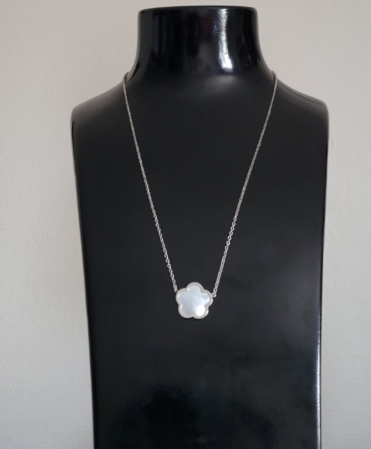 Pearly lucky necklace